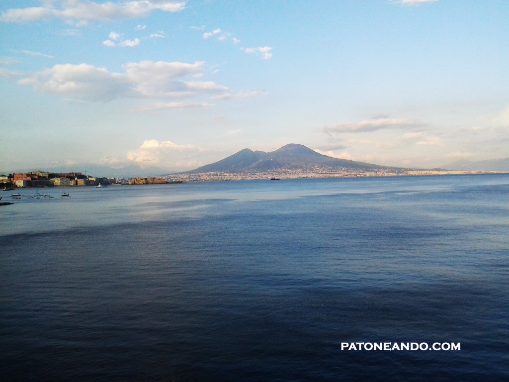 Nápoles observada por el Monte Vesubio