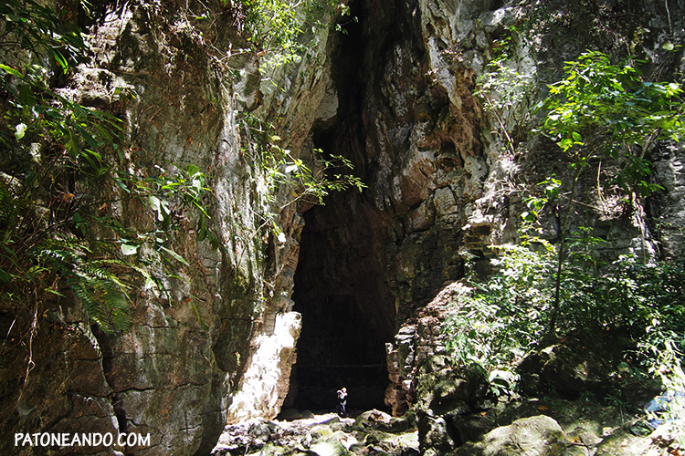 La entrada a la cueva de los Guácharos